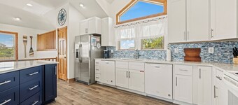 Aye Corolla: Private Pool, Hot Tub, 550 Ft to Beach