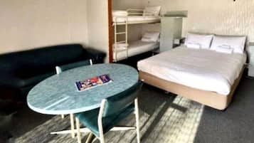 1 bedroom, bed sheets