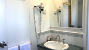 Shower - Alexandra Parklife. Studio 4 (Alexandra)