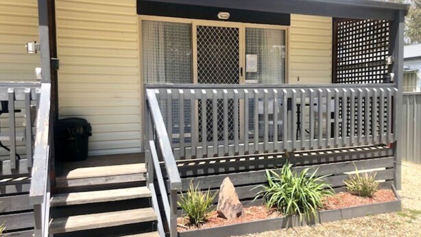 Property grounds - Alexandra Parklife. Studio 5 (Alexandra)