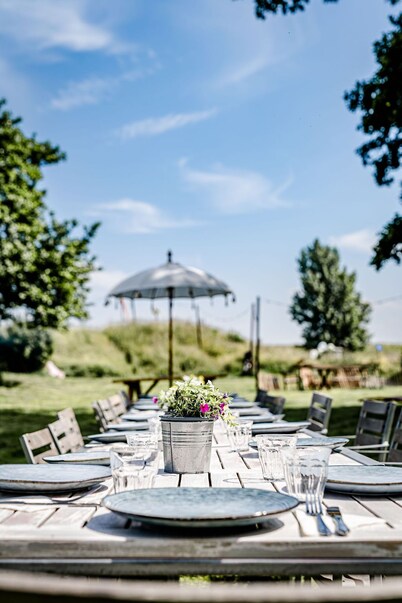 Tiny Parks Cast Away