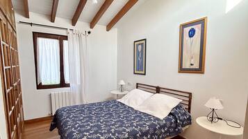 Family House, 2 Bedrooms, Kitchen, Garden View | Memory foam beds, free WiFi, bed sheets