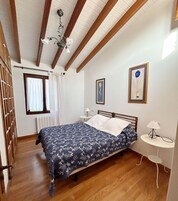 Colchones con efecto memoria, wifi gratis y ropa de cama 