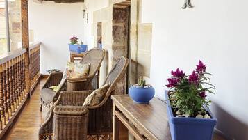 Habitación Deluxe doble, 1 cama de matrimonio, balcón, vistas al jardín | Colchones viscoelásticos, wifi gratis, ropa de cama