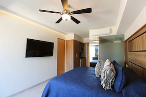 1 bedroom, in-room safe, desk, free WiFi