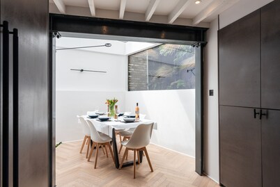 Stunning townhouse with large roof terrace