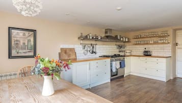 冰箱、微波炉、烤箱、炉灶