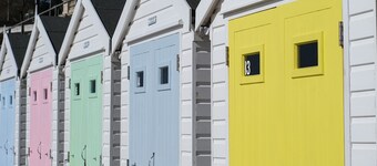 Holiday Cottage with seafront beach hut - sleeps 4