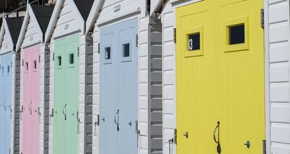 Holiday Cottage with seafront beach hut - sleeps 4