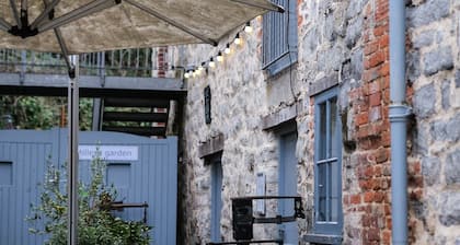 Holiday Cottage with seafront beach hut - sleeps 4