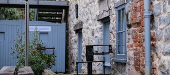 Holiday Cottage with seafront beach hut - sleeps 4