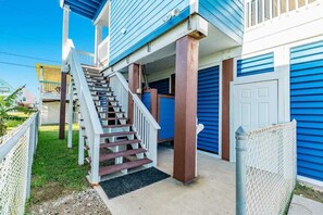 Exterior - Sandyland Shores - Screened Porch, Intracoastal & Sea Views! (Surfside Beach)