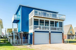 Exterior - Sandyland Shores - Screened Porch, Intracoastal & Sea Views! (Surfside Beach)