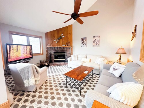 Okemo Mountain Retreat: 3BR Ski-in/Ski-Out Condo