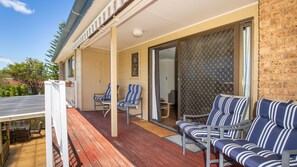 Terrace/patio - Time and Tide - Pet Friendly - 1 Min Walk to Beach (Culburra Beach)
