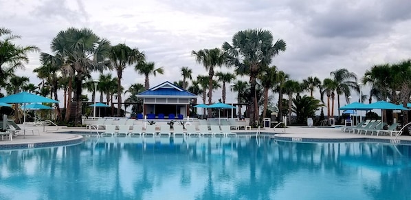 Piscine extérieure, piscine chauffée