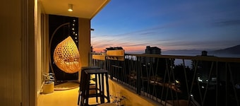 Explore Mid Century Style - Depto Papudo