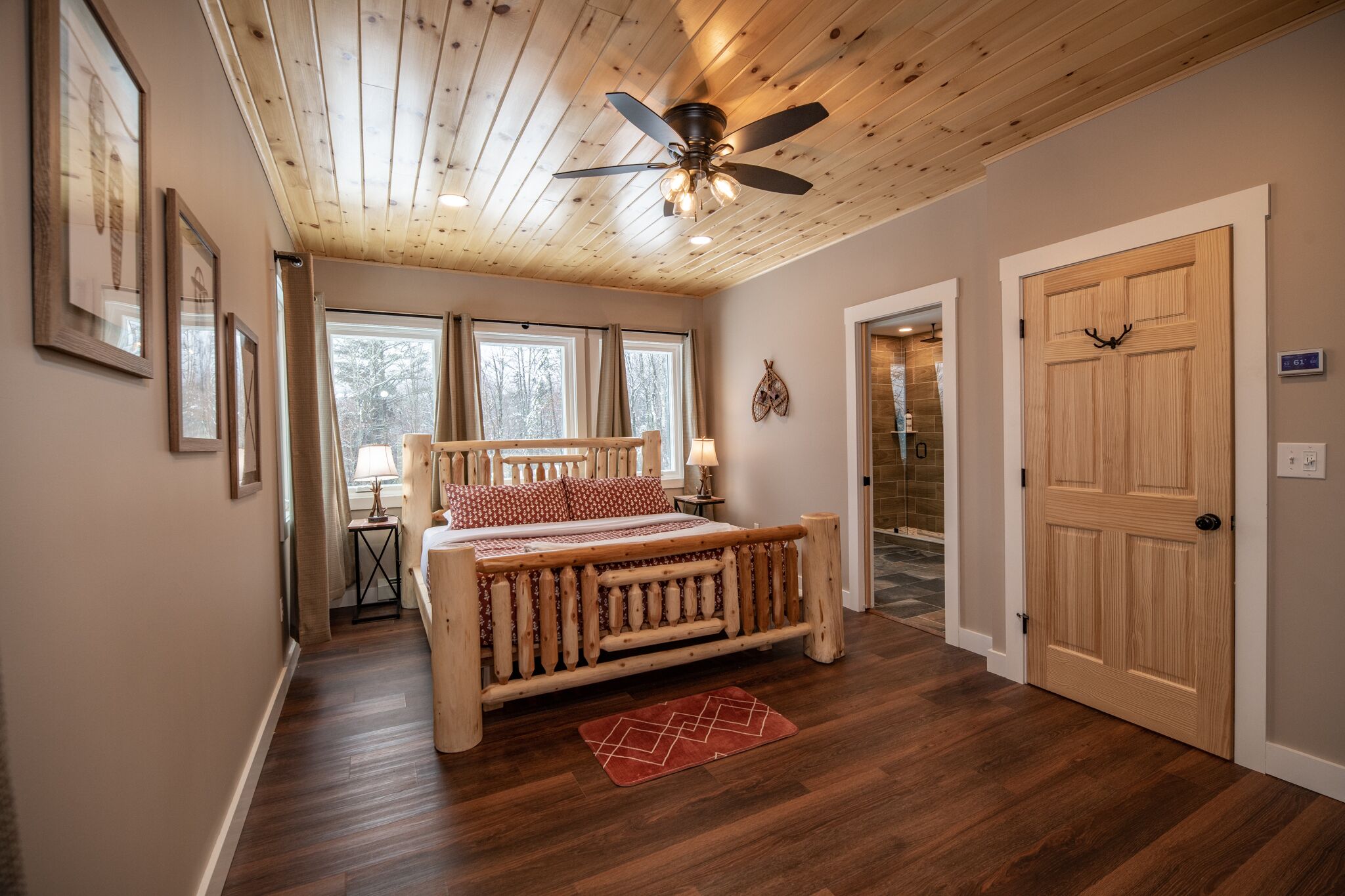 5 bedrooms, desk, travel crib, WiFi (free)
