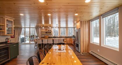 12 Bed, 6 Bath, 20 Guests STEPS from Sunday River w/ Hot Tub & Game Room