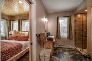 5 Schlafzimmer, Schreibtisch, Reisekinderbett, kostenloses WLAN