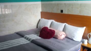 Basic Room | Premium bedding, desk, laptop workspace, soundproofing