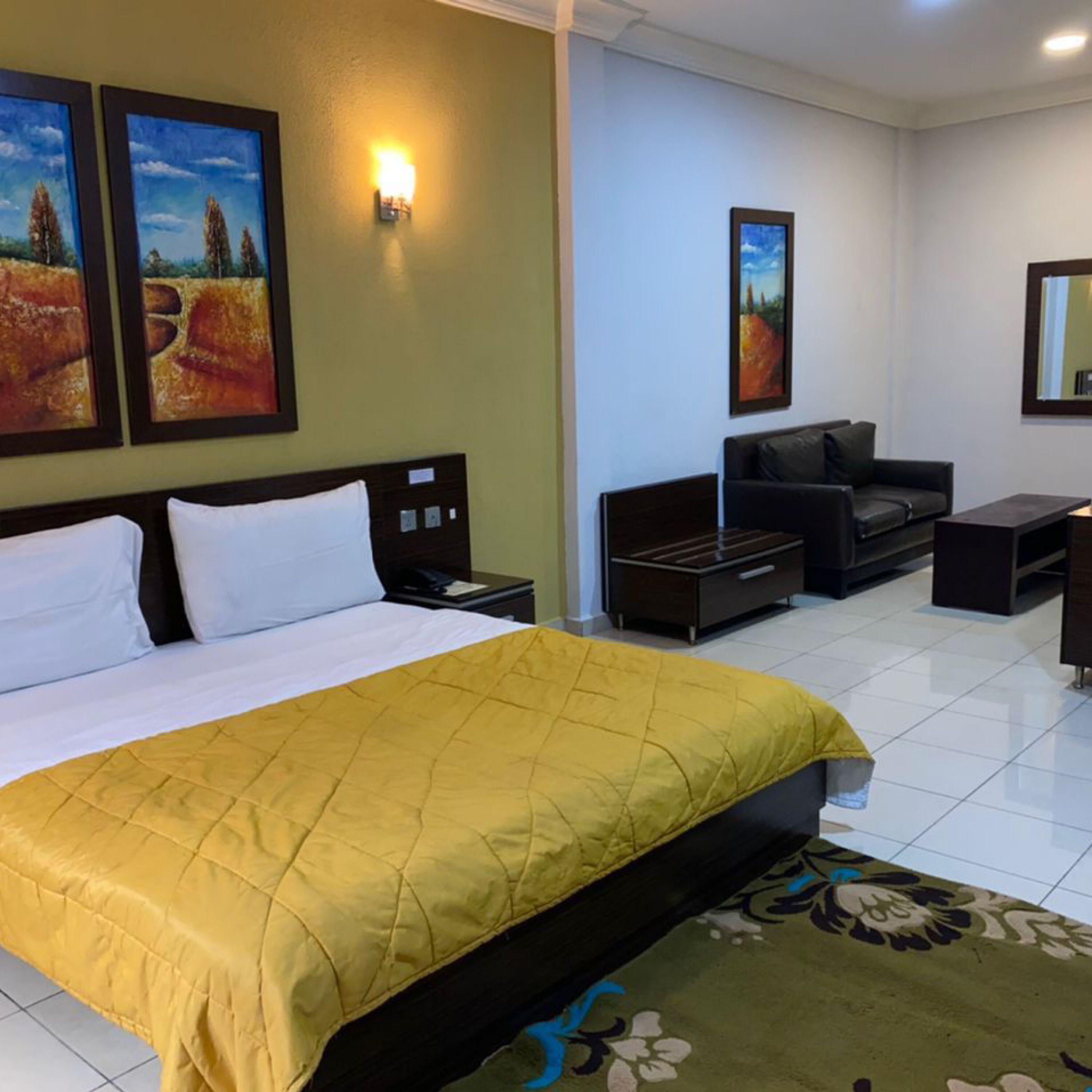 Executive Room | Premium bedding, desk, laptop workspace, soundproofing