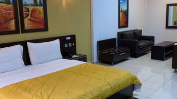 Executive Room | Premium bedding, desk, laptop workspace, soundproofing