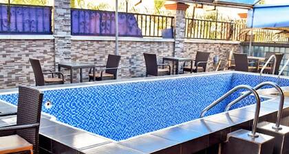 Owee Suites