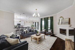 Flat-screen TV, fireplace, Netflix, streaming services