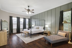 5 bedrooms, desk, iron/ironing board, WiFi