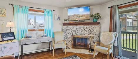 TV, fireplace