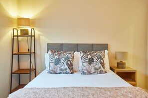 3 bedrooms, iron/ironing board, free WiFi, bed sheets - Host & Stay | Watch House (Scarborough)