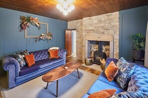 TV, offices - Host & Stay | Hecklers Cottage, Barnard Castle (Barnard Castle)