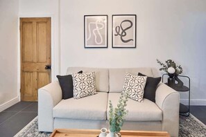 Una televisión, una oficina