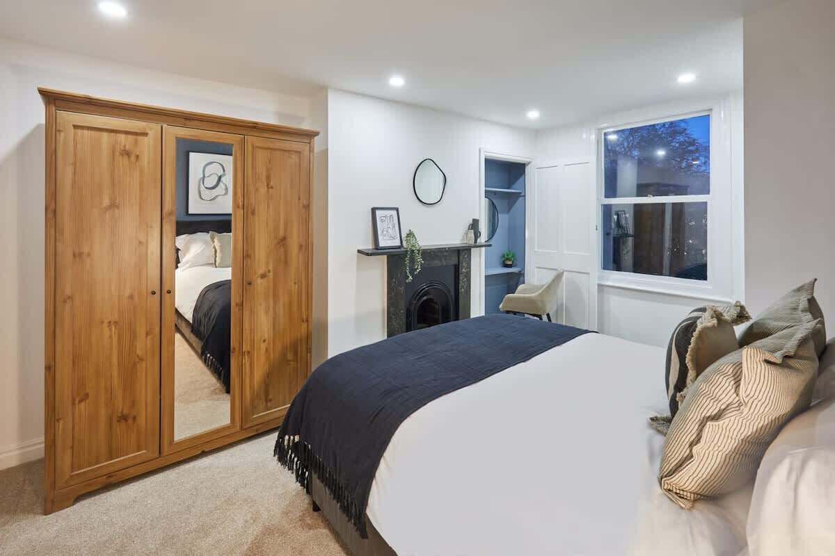2 bedrooms, desk, iron/ironing board, free WiFi