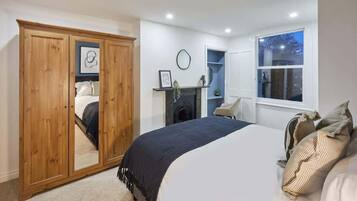 2 bedrooms, desk, iron/ironing board, free WiFi