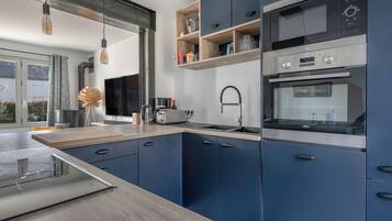 Refrigerador, horno, lavavajillas, cafetera/tetera