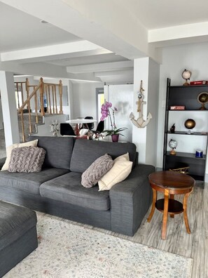 Smart-TV, peis, fotballspill og bordtennis