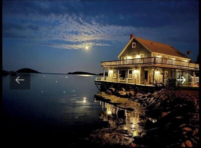 Moonlight Cottage 