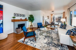 Smart TV - Bright Renovated Garden Paradise Minutes to Beach, Hikes, Restaurants & Downtown (Santa Barbara)