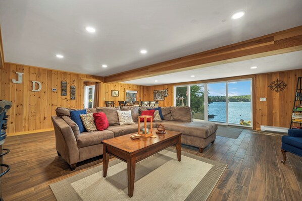 Living area - Winnipesaukee Lake Front Cottage with Sandy Beach and 25ft Dock Sleeps 8 (Moultonborough)