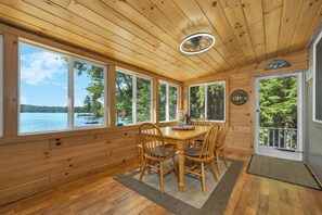 Dining - Winnipesaukee Lake Front Cottage with Sandy Beach and 25ft Dock Sleeps 8 (Moultonborough)