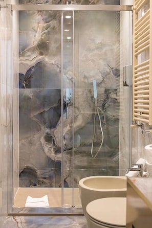 Deluxe-Zimmer, 1 King-Bett, Nichtraucher, Stadtblick | Badezimmer