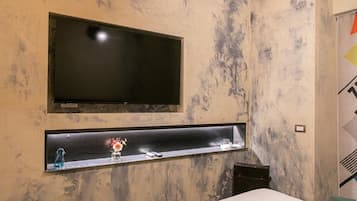 Junior studio suite, 1 queensize bed, niet-roken, uitzicht op binnenplaats | Donzen dekbedden, een minibar, een kluis op de kamer