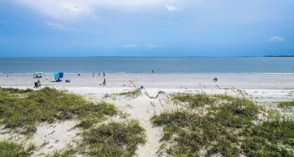 7 Black Duck- Oceanfront, 9 Bedrooms, Large 30 ft x 18.ft Private Pool & Spa.