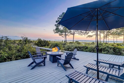 7 Black Duck- Oceanfront, 9 Bedrooms, Large 30 ft x 18.ft Private Pool & Spa.