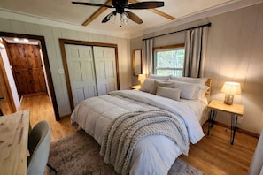 4 bedrooms, desk, iron/ironing board, WiFi