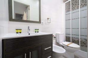 Douche, serviettes fournies