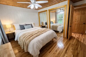 7 bedrooms, desk, iron/ironing board, WiFi