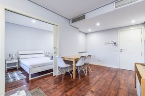 1 chambre, fer et planche à repasser, accès au Wi-Fi (inclus)